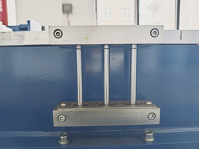 高頻率振動試驗系統(tǒng)的保養(yǎng)方法(圖3) 高頻率振動試驗系統(tǒng)的保養(yǎng)方法(圖3)