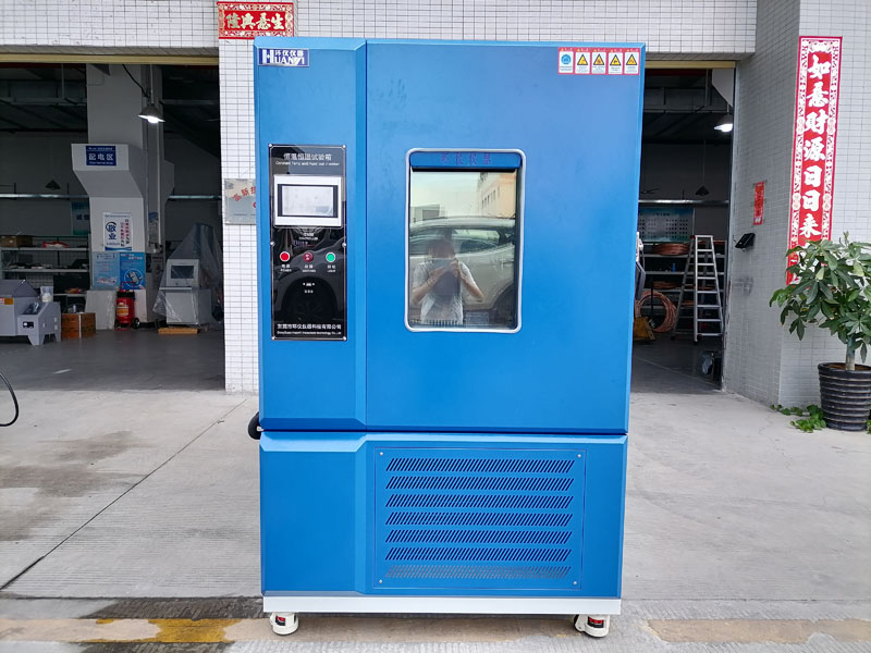 移動實驗室內(nèi)部裝飾材料高低溫試驗箱(圖1)